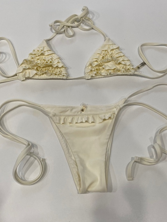 DEVON WINDSOR Other - Devon Windsor small ruffle bikini off white